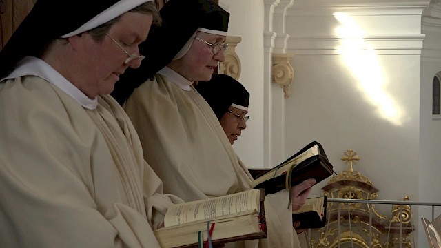 IN GOTTES NAMEN, R: Myriam Arleth, Maya Esch, Luis Weindl